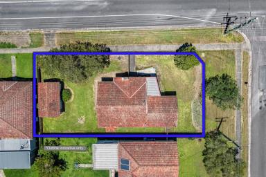 House For Sale - NSW - Raymond Terrace - 2324 - FRESHLY UPDATED IN PRIME LOCATION WITH GRANNY FLAT POTENTIAL!  (Image 2)
