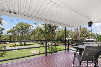 House For Sale - QLD - Macleay Island - 4184 - Cosy Home close to Village  (Image 2)