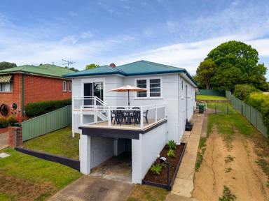 House For Sale - NSW - Bega - 2550 - STUNNING MAKEOVER  (Image 2)