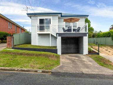 House For Sale - NSW - Bega - 2550 - STUNNING MAKEOVER  (Image 2)