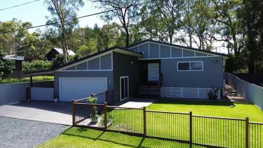 House For Sale - QLD - Macleay Island - 4184 - Luxury Island living With Space for The Whole family  (Image 2)