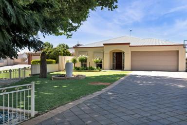 House For Sale - VIC - Mildura - 3500 - Stylish Entertainer (Image 2)