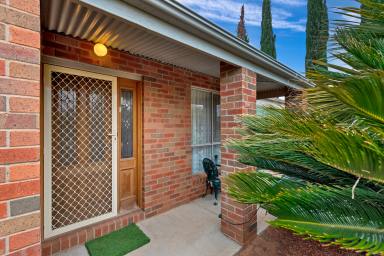 House For Sale - NSW - Buronga - 2739 - Immaculate Townhouse with extras (Image 2)
