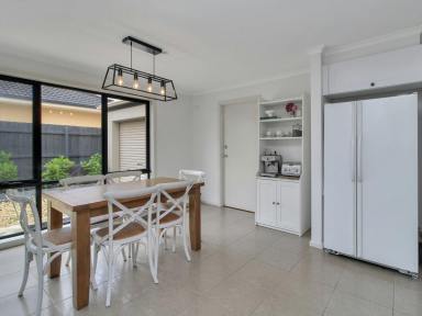 House Sold - VIC - Eastwood - 3875 - STYLISH FAMILY LIVING ON GATEHOUSE DRIVE  (Image 2)