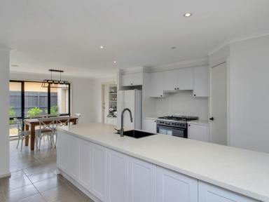 House Sold - VIC - Eastwood - 3875 - STYLISH FAMILY LIVING ON GATEHOUSE DRIVE  (Image 2)