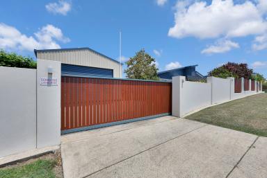 House For Sale - QLD - Beaconsfield - 4740 - HUGE BLOCK, HUGE SHED, HUGE HOME!!! (Image 2)