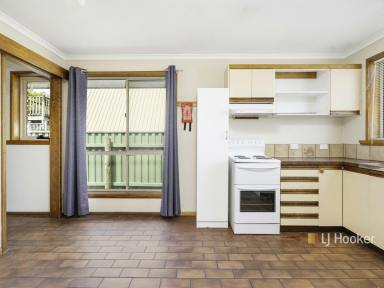Unit For Lease - TAS - Latrobe - 7307 - Low Maintenance Unit  (Image 2)