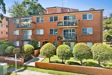 Unit For Sale - NSW - Wollongong - 2500 - Freshly Renovated Coastal Convenience – Only 500m to Wollongong Harbour (Image 2)