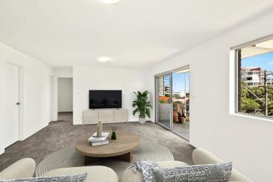 Unit For Sale - NSW - Wollongong - 2500 - Freshly Renovated Coastal Convenience – Only 500m to Wollongong Harbour  (Image 2)