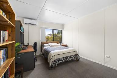 House For Sale - QLD - Rockville - 4350 - Comfortable Living with Fantastic Convenience  (Image 2)