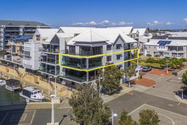 Apartment For Sale - WA - Mandurah - 6210 - CORNER APARTMENT WITH BOAT MOORING  (Image 2)