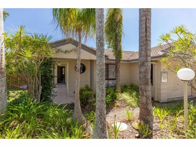 Unit For Sale - NSW - Black Head - 2430 - Spacious Coastal Townhouse in Prime Black Head Location  (Image 2)