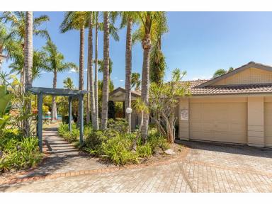 Unit For Sale - NSW - Black Head - 2430 - Spacious Coastal Townhouse in Prime Black Head Location  (Image 2)