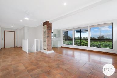 House For Lease - NSW - East Albury - 2640 - SPACIOUS FAMILY HOME! SOUGHT AFTER LOCATION!  (Image 2)