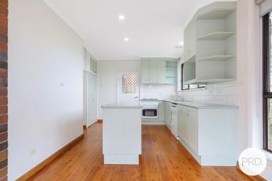 House For Lease - NSW - East Albury - 2640 - SPACIOUS FAMILY HOME! SOUGHT AFTER LOCATION!  (Image 2)