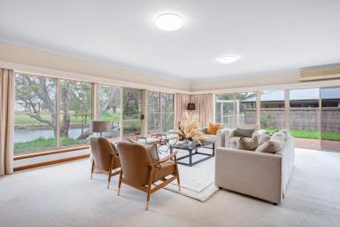 House For Sale - SA - Naracoorte - 5271 - Versatile living in a peaceful court location overlooking Naracoorte Creek  (Image 2)