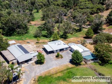 House For Sale - WA - Banjup - 6164 - A RARE LIFESTYLE PROPERTY FOR FAMILIES AND HORSE ENTHUSIASTS (Image 2)