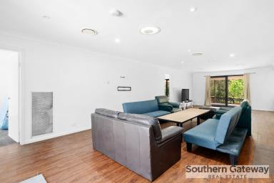 House For Sale - WA - Banjup - 6164 - A RARE LIFESTYLE PROPERTY FOR FAMILIES AND HORSE ENTHUSIASTS (Image 2)