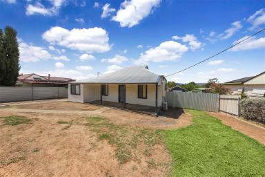 House For Sale - NSW - Tumut - 2720 - Picture Perfect Package (Image 2)