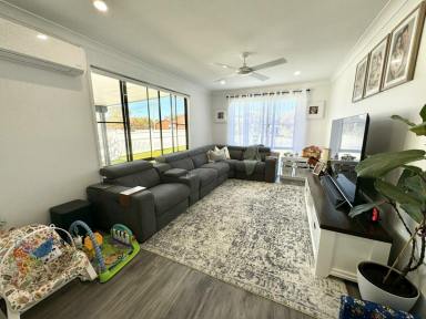 House For Lease - NSW - Old Bar - 2430 - Renovated home close to shops and beach  (Image 2)