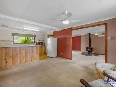 House For Sale - SA - Mount Pleasant - 5235 - Family home in Mount Pleasant, large block. Established trees. Peaceful part of town. Walking distance to shops and schools.  (Image 2)