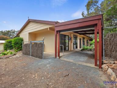 House For Sale - SA - Mount Pleasant - 5235 - Family home in Mount Pleasant, large block. Established trees. Peaceful part of town. Walking distance to shops and schools.  (Image 2)