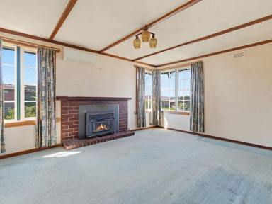 House For Lease - TAS - Claremont - 7011 - Comfortable family home  (Image 2)