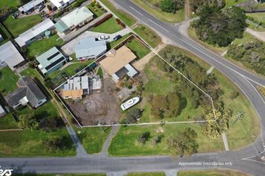 House For Sale - VIC - Port Albert - 3971 - PRIME CORNER OPPORTUNITY - APPROX. 2,316M2 WITH HOME!  (Image 2)
