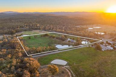 Acreage/Semi-rural For Sale - VIC - Emu Creek - 3551 - A Light-filled Country Residence Set On 15 Acres of Premium Emu Creek Land (Image 2)