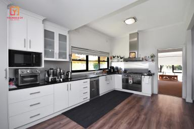 House For Sale - VIC - Kialla - 3631 - Prominent Highway Corner Location - 5,351m2 Land  (Image 2)