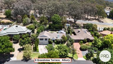 House For Sale - NSW - East Albury - 2640 - VIEWS, VERSATILITY & FAMILY COMFORT IN EAST ALBURY  (Image 2)