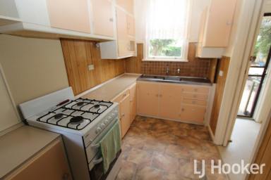 House For Lease - NSW - Inverell - 2360 - Cosy Home on Ross Hill (Image 2)