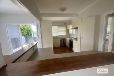 Villa For Lease - NSW - Taree - 2430 - Light and airy 3 bedda, Walk to Hospital.  (Image 2)
