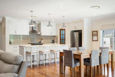 House For Sale - QLD - Middle Ridge - 4350 - MOVE IN FOR CHRISTMAS!  (Image 2)