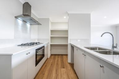 House For Sale - WA - Madora Bay - 6210 - SEASIDE MADORA BAY !! (Image 2)