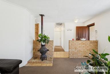 Duplex/Semi-detached For Sale - WA - Leeming - 6149 - LOW MAINTENANCE LIVING IN PERFECT LOCATION  (Image 2)