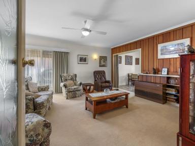 House For Sale - VIC - Hamilton - 3300 - Spacious family living close to schools and transport  (Image 2)