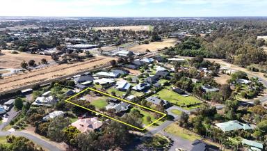 House For Sale - VIC - Swan Hill - 3585 - Exclusive River Oaks Address with Expansive 4,007 m² Allotment (Image 2)