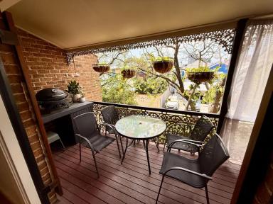 Townhouse For Lease - QLD - Spring Hill - 4000 - Modern Furnished 3 Bed, 2 Bath, 2 Car Townhouse - Spring Hill  (Image 2)