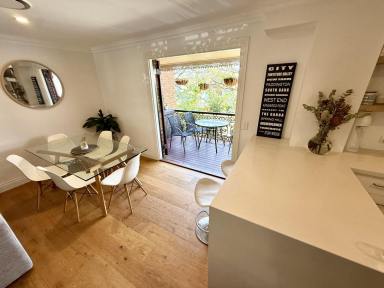 Townhouse For Lease - QLD - Spring Hill - 4000 - Modern Furnished 3 Bed, 2 Bath, 2 Car Townhouse - Spring Hill  (Image 2)