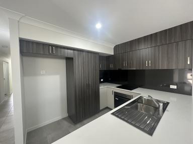 House For Lease - QLD - Blacks Beach - 4740 - Charming 4 Bedroom Home In Blacks Beach  (Image 2)