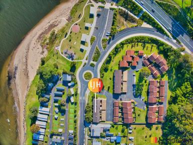 Unit For Sale - NSW - North Batemans Bay - 2536 - Holiday Haven Moments from the Water (Image 2)