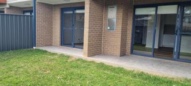 Townhouse For Lease - NSW - Watanobbi - 2259 - Modern 3 bedroom 3 bathroom townhouse in a popular estate for rent  (Image 2)