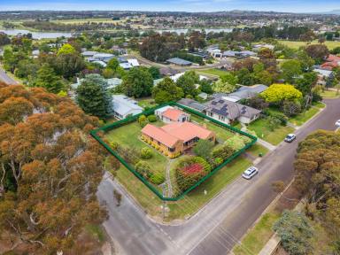 House For Sale - VIC - Hamilton - 3300 - Exceptional family home plus 2-bedroom self-contained unit (Image 2)