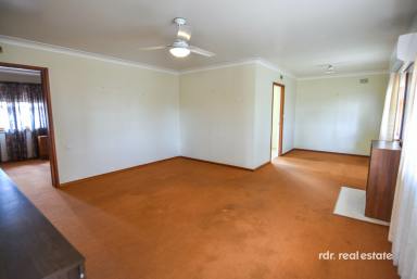 House For Sale - NSW - Inverell - 2360 - LOW-MAINTENANCE LIVING ON CORNER BLOCK  (Image 2)