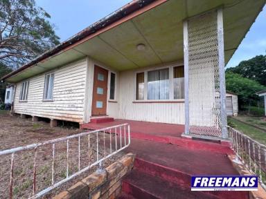 House For Sale - QLD - Kingaroy - 4610 - Looking for a project? Brilliant location  (Image 2)