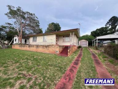 House For Sale - QLD - Kingaroy - 4610 - Looking for a project? Brilliant location  (Image 2)
