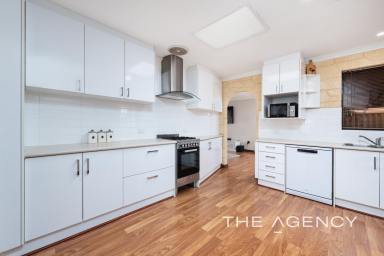 House For Sale - WA - Heathridge - 6027 - Family Home with Outdoor Oasis!  (Image 2)