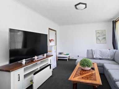 House For Sale - VIC - Bairnsdale - 3875 - ENTER THE MARKET  (Image 2)