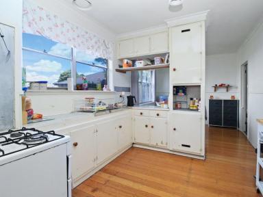 House For Sale - VIC - Bairnsdale - 3875 - ENTER THE MARKET  (Image 2)